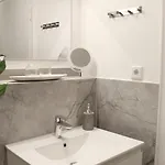 Апартаменты Kernsanierte Moderne Helle Wohlfuehloase